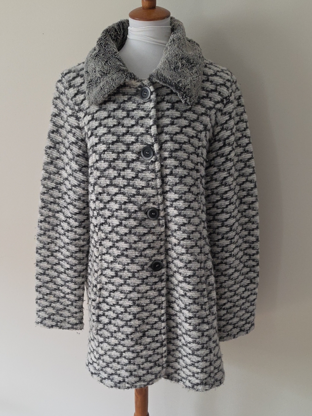 Maria Sole Gray & Black Jacket